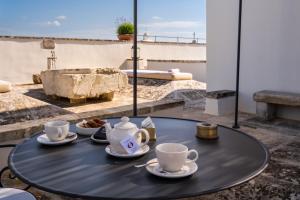 Příslušenství pro přípravu čaje a kávy v ubytování Nohasi Palace Lifestyle Hotel & SPA