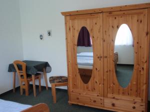 A bed or beds in a room at Ferienwohnungen Kern