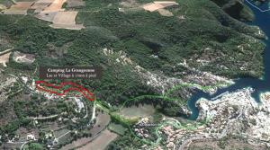 a map of the approximate location of a golf course at Camping la Grangeonne in Esparron-de-Verdon