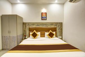 Ліжко або ліжка в номері Gracious by Vishesh Hotels & Home Stay