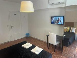 TV a/nebo společenská místnost v ubytování IN ROMA LIFE