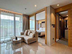 Postel nebo postele na pokoji v ubytování Kamala Beach D49 Exclusive Junior Suite