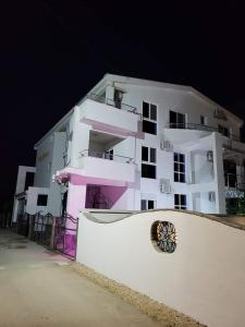 O edifício em que o apartamento se localiza