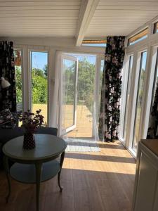 Area soggiorno di Dejligt Tinyhouse i Gilleleje