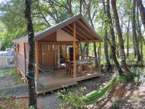 a wooden cabin in the middle of the woods at Camping la Grangeonne in Esparron-de-Verdon