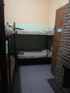 Ein Etagenbett oder Etagenbetten in einem Zimmer der Unterkunft Hostel Trotamundos