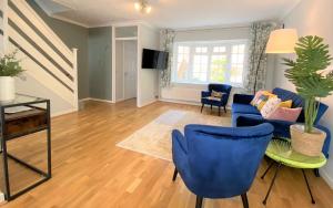 a living room with blue chairs and a blue couch at Redhill Town Centre 3 bed House near Gatwick Airport, easy commute to London in Redhill