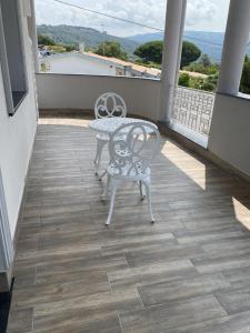 Balkón alebo terasa v ubytovaní Akoya Rooms Capo Vaticano