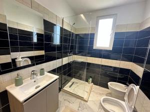 Ein Badezimmer in der Unterkunft TreA Accomodations - Despacito Deluxe Sea View