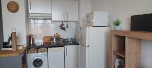Kuchyň nebo kuchyňský kout v ubytování Port-Vendres, Appartement climatisé Vue Mer ! Le port à 3 minutes !