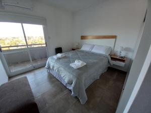 A bed or beds in a room at Fader Suites - Departamento de categoría a 20 minutos de Ezeiza Airport