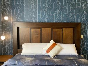 a bedroom with a bed with a blue patterned wall at Ancla Suite 8 - 2 Bedroom Urban Hotel in Puerto Peñasco
