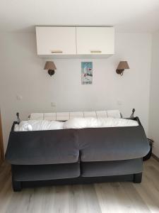 Posteľ alebo postele v izbe v ubytovaní Studio Cabine RDC Pied des Pistes