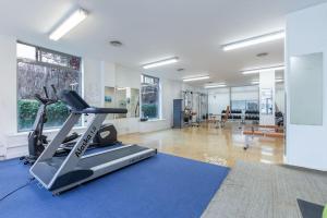 a fitness room with a treadmill and a gym at Relájate después de patear Madrid in Madrid