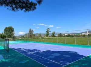 Tennis ja/või seinatennis majutusasutuses Kriva Resort või selle läheduses