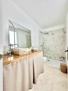 Łazienka w obiekcie Apartamento dúplex con piscina privada en terraza