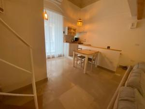 Kuchyň nebo kuchyňský kout v ubytování A Casa del Console apartment