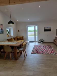 a living room with a table and a couch at Eiselehof Ferienwohnungen in Alleinlage in Rot am See