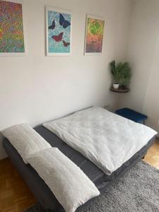 Ein Bett oder Betten in einem Zimmer der Unterkunft Schöne, helle Wohnung im Zentrum