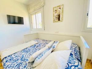 Postel nebo postele na pokoji v ubytování TheHavenEscape Penthouse Pool & Sea View near Barcelona