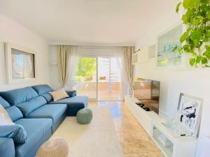 Posezení v ubytování TheHavenEscape Penthouse Pool & Sea View near Barcelona