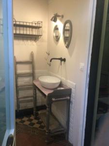 a bathroom with a sink and a faucet at Les renards du coeur (Le volpi del cuore) in Seravezza