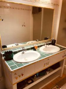 a bathroom with two sinks and a large mirror at Maison Face aux Remparts in Aigues-Mortes +15 photos