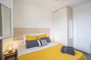 Letto o letti in una camera di Navira - Appartement le Pavillon