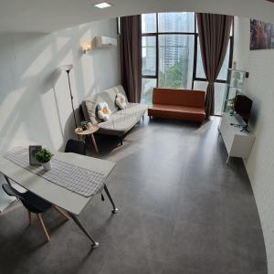 Зона вітальні в My Houze - Empire Damansara Duplex