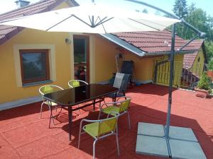 Patio alebo iná vonkajšia časť ubytovania Apartment BENCI