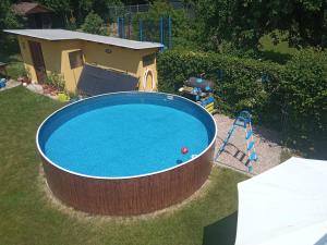 Bazén v ubytovaní Apartment BENCI alebo v jeho blízkosti