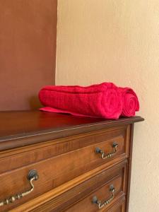 a red towel sitting on top of a dresser at Appartement indépendant et équipé in Fort Dauphin