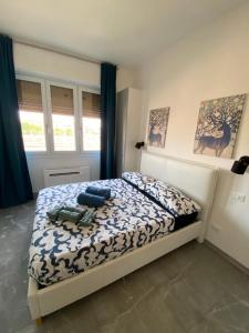 a bedroom with a bed with blue and white sheets at Studio Milano 33 in Milan