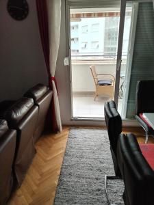 Ein Sitzbereich in der Unterkunft delux apartman centar split croacia