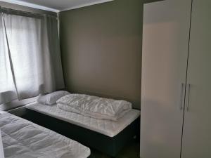 Postel nebo postele na pokoji v ubytování Bøvervegen 19 Appartment nr 9