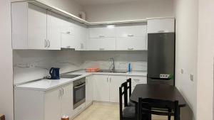 Fotografie z fotogalerie ubytování Ona’s Apartments v destinaci Lushnjë