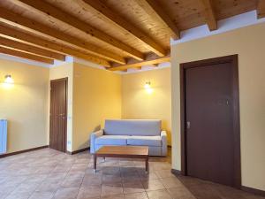 a living room with a couch and a table at Casa Vacanze al Lago P2 in Monasterolo del Castello