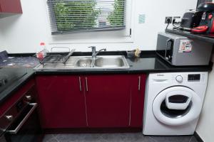 a kitchen with a sink and a washing machine at Appartement located at 15 mn from Paris & Orly in Choisy-le-Roi