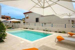Πισίνα στο ή κοντά στο Private room and pool in the beach free wi-fi