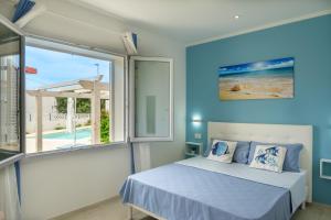 Ένα ή περισσότερα κρεβάτια σε δωμάτιο στο Private room and pool in the beach free wi-fi