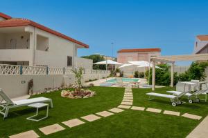 Πισίνα στο ή κοντά στο Private room and pool in the beach free wi-fi