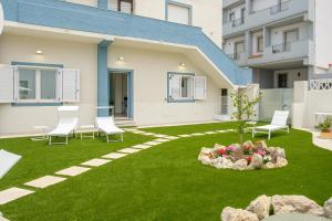 Κήπος έξω από το Private room and pool in the beach free wi-fi