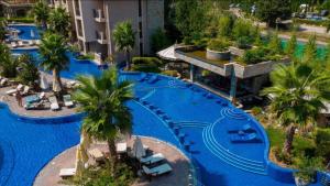 วิวสระว่ายน้ำที่ Deluxe Appartements in Cascadas Family Resort Sunny Beach หรือบริเวณใกล้เคียง