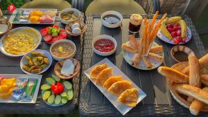 Pilihan sarapan tersedia untuk tetamu di Pyramids Residence view inn