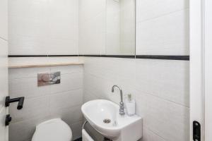 حمام في 3-Bedroom Sea View Apartment - Balcony, Elevator - Spinut, Split