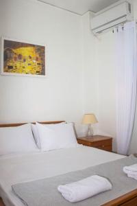 Ένα ή περισσότερα κρεβάτια σε δωμάτιο στο Cozy Athens Hideaway