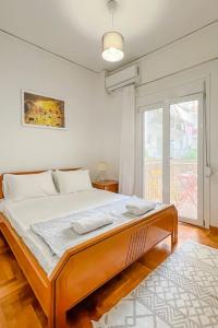 Ένα ή περισσότερα κρεβάτια σε δωμάτιο στο Cozy Athens Hideaway