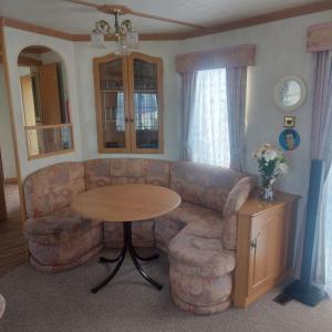 Ảnh trong thư viện ảnh của warden springs caravan park MS16 Thornhill road, Eastchurch,ME124HF ở Sheerness