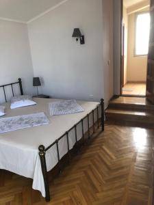 Cozy Guest House in Old Batumi客房内的一张或多张床位