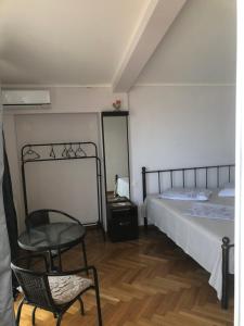 Cozy Guest House in Old Batumi客房内的一张或多张床位